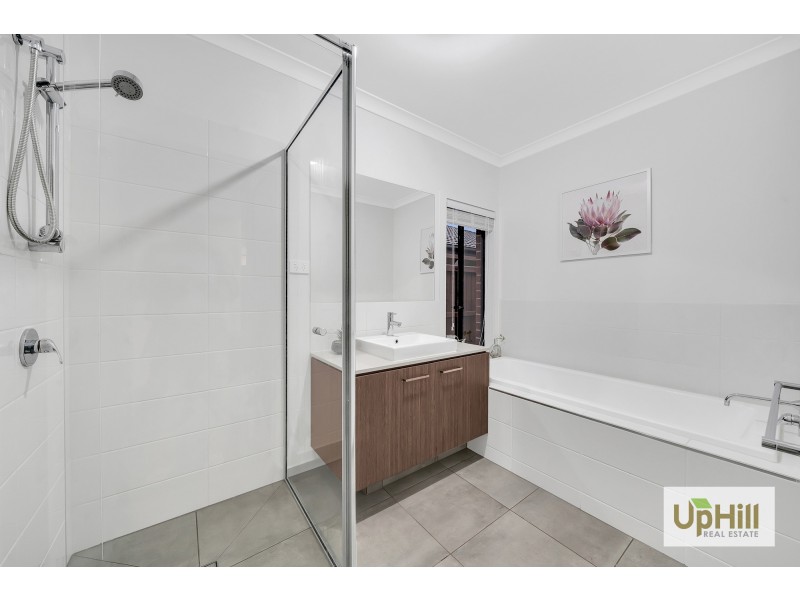 4 Poe Circuit, Officer VIC 3809