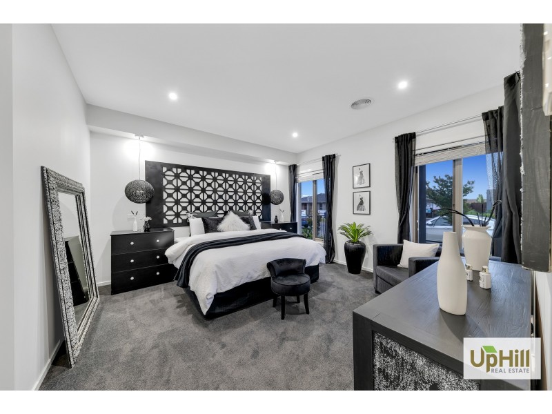 24 MURPHY STREET, Clyde North VIC 3978