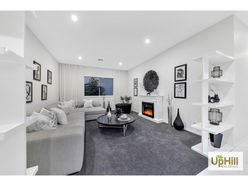 24 MURPHY STREET, Clyde North VIC 3978