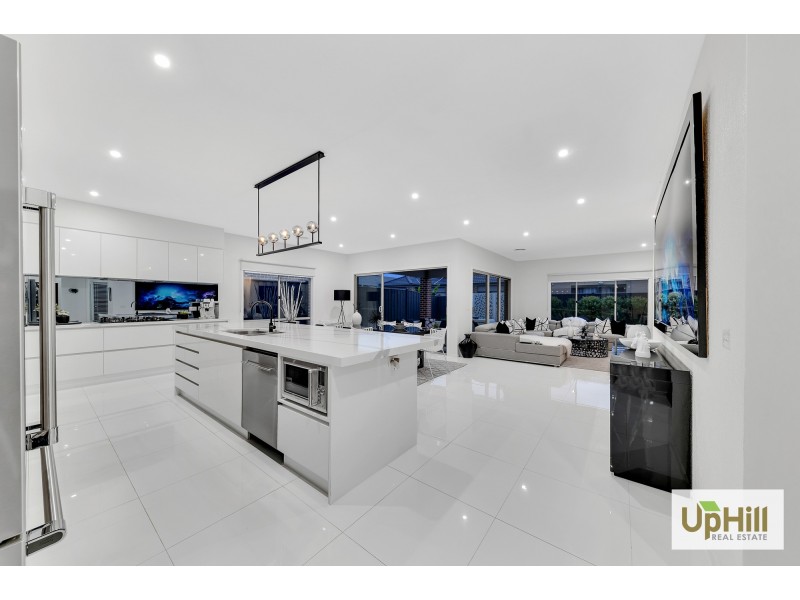 24 MURPHY STREET, Clyde North VIC 3978