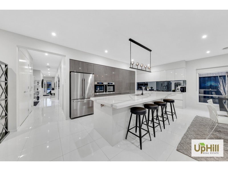 24 MURPHY STREET, Clyde North VIC 3978