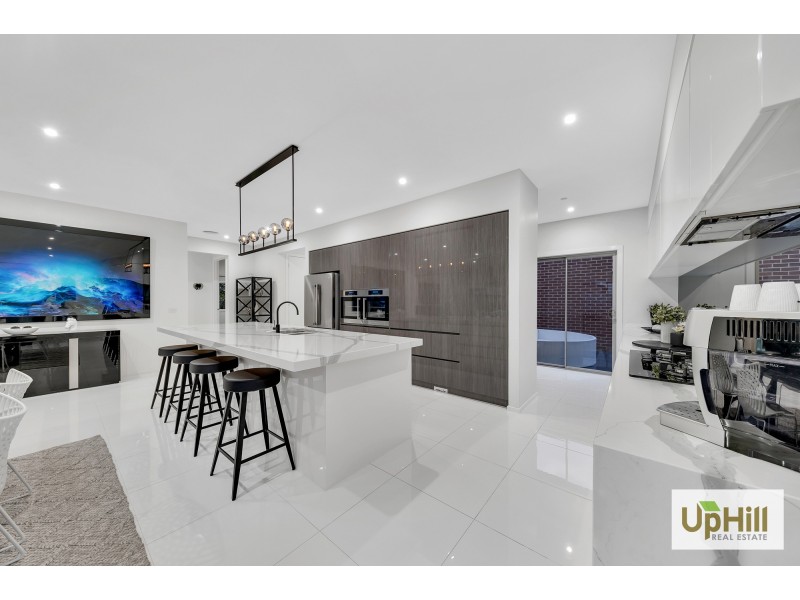 24 MURPHY STREET, Clyde North VIC 3978