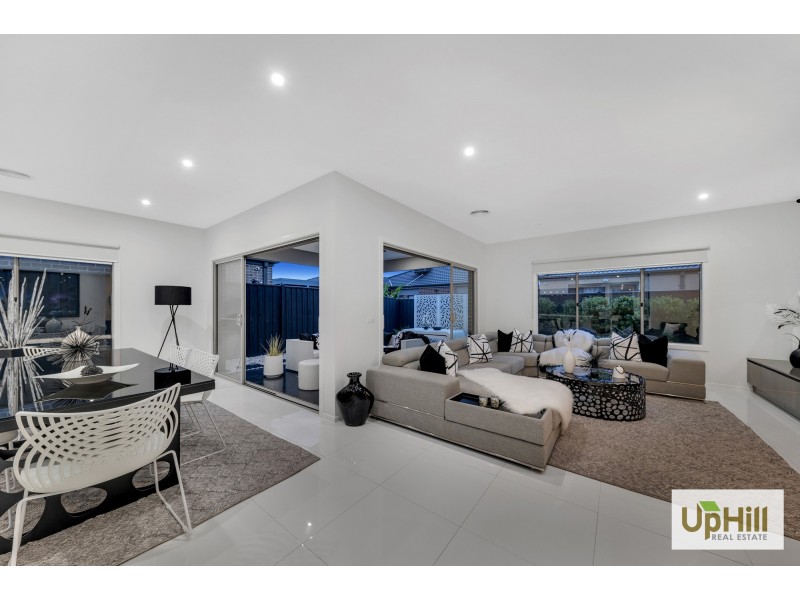 24 MURPHY STREET, Clyde North VIC 3978