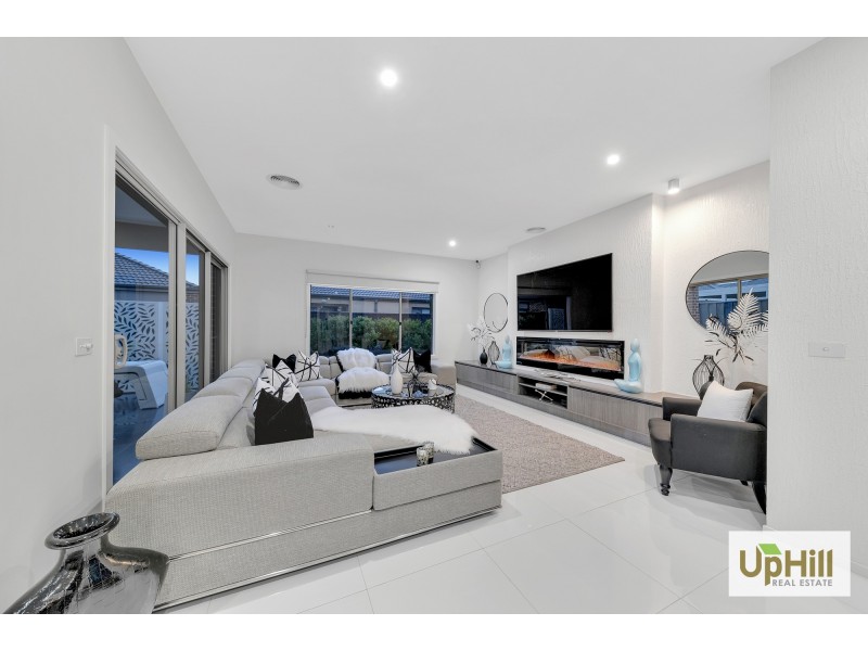 24 MURPHY STREET, Clyde North VIC 3978