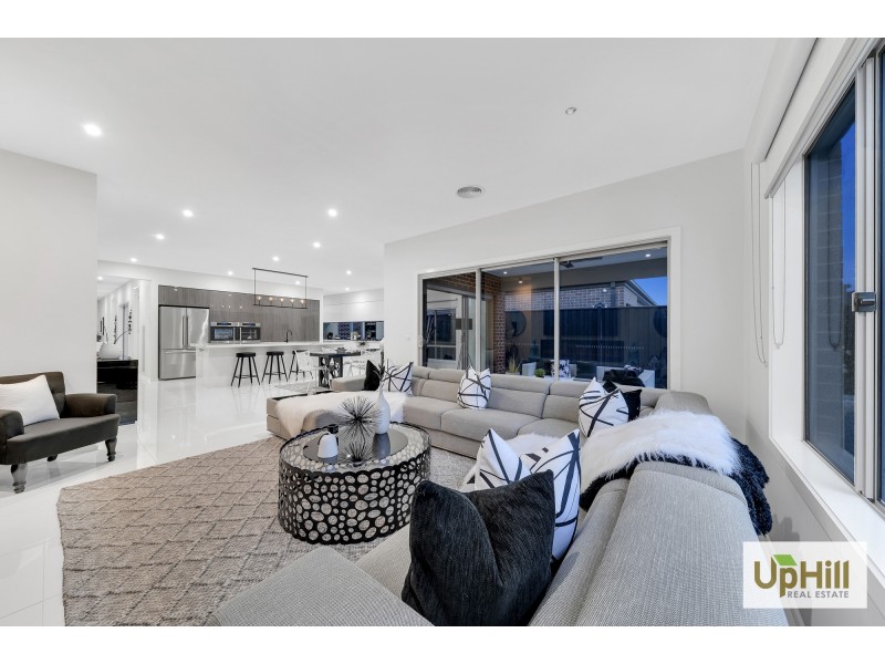 24 MURPHY STREET, Clyde North VIC 3978