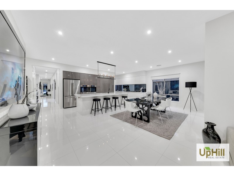 24 MURPHY STREET, Clyde North VIC 3978