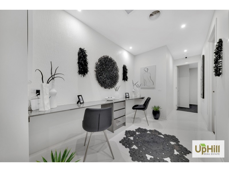 24 MURPHY STREET, Clyde North VIC 3978