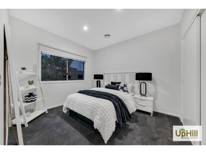 24 MURPHY STREET, Clyde North VIC 3978