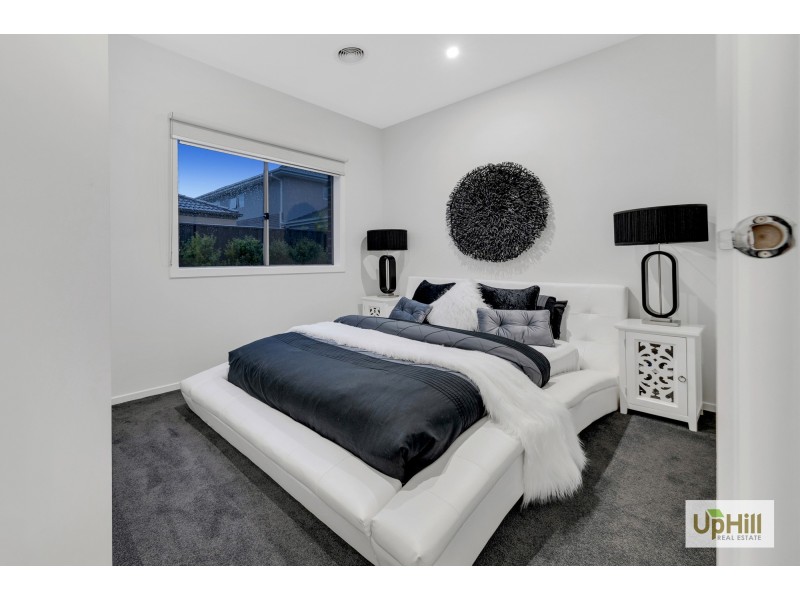 24 MURPHY STREET, Clyde North VIC 3978