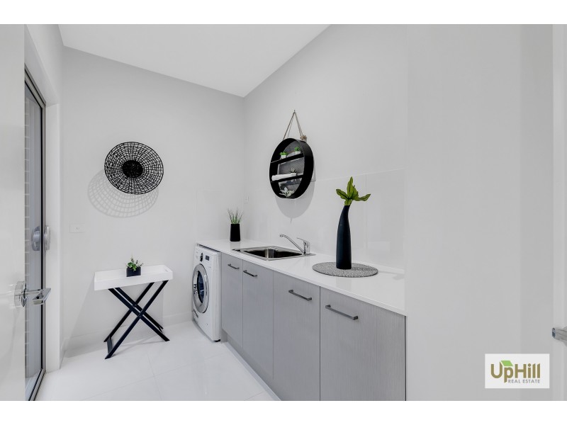 24 MURPHY STREET, Clyde North VIC 3978