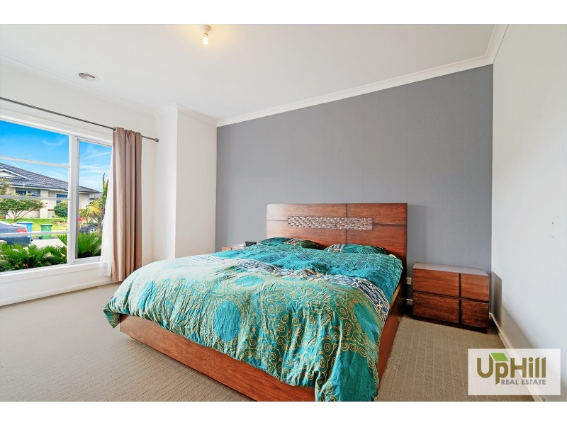 17  HANOVERIAN STREET, Clyde North VIC 3978