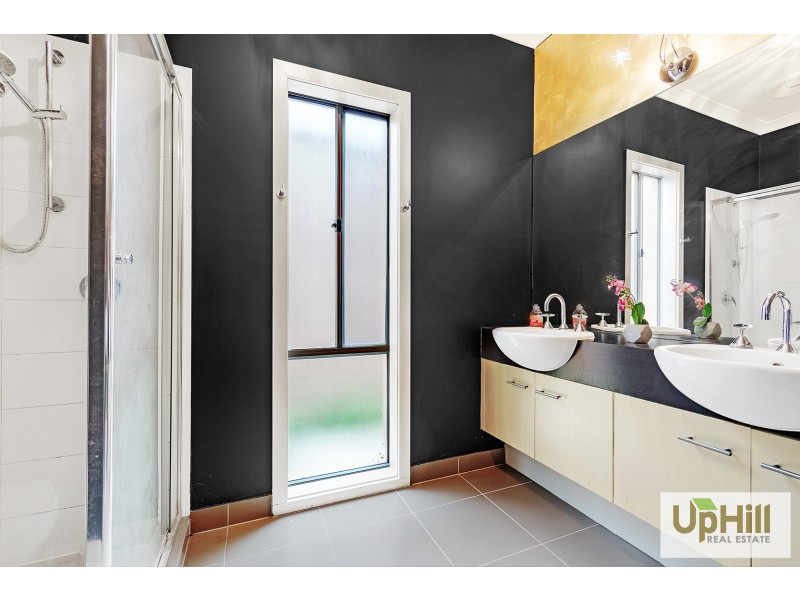 17  HANOVERIAN STREET, Clyde North VIC 3978