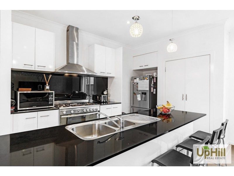 17  HANOVERIAN STREET, Clyde North VIC 3978