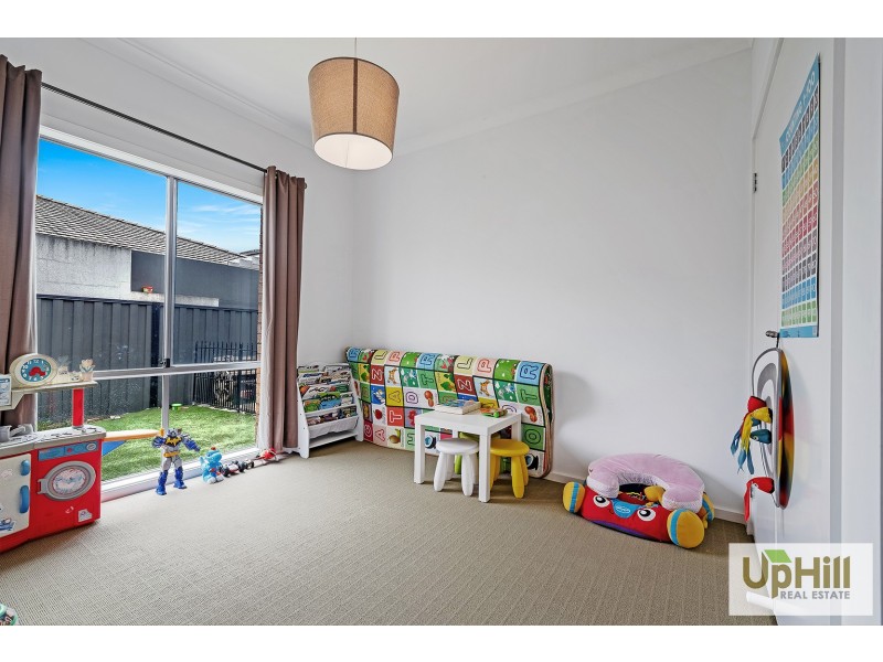 17  HANOVERIAN STREET, Clyde North VIC 3978