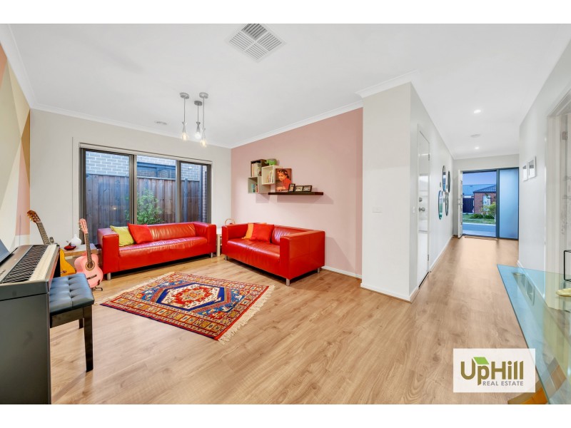 36 COMPTON WAY, Clyde North VIC 3978