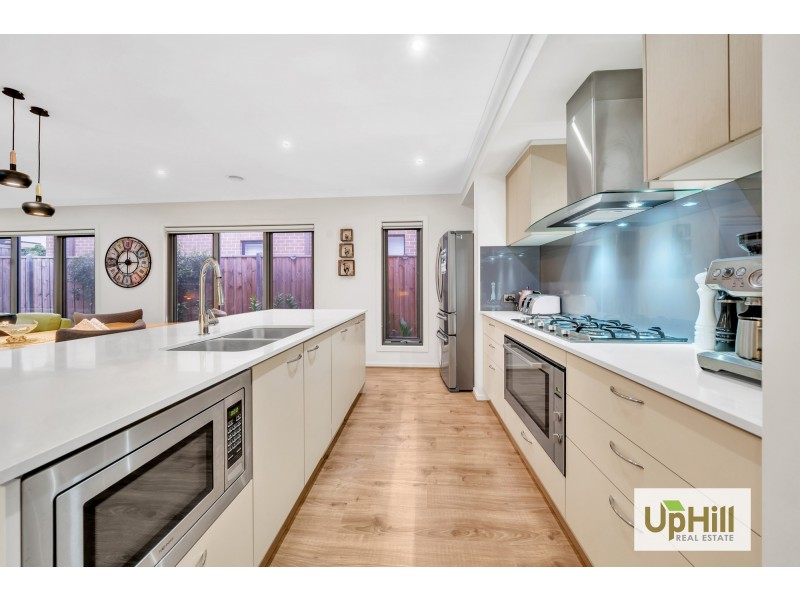 36 COMPTON WAY, Clyde North VIC 3978