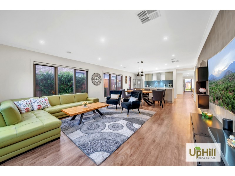 36 COMPTON WAY, Clyde North VIC 3978