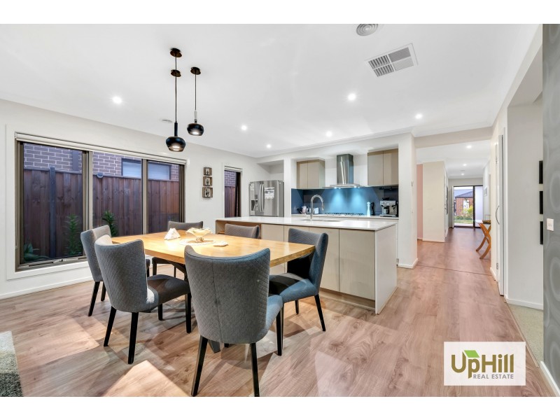 36 COMPTON WAY, Clyde North VIC 3978