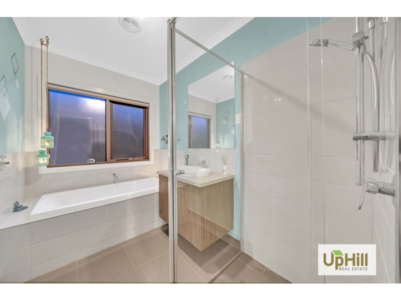 36 COMPTON WAY, Clyde North VIC 3978