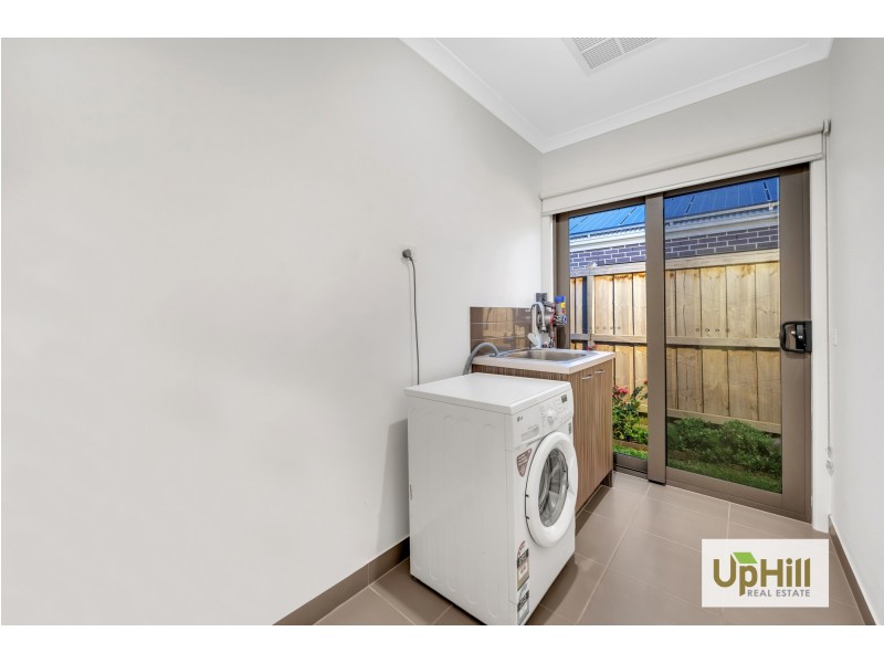 36 COMPTON WAY, Clyde North VIC 3978