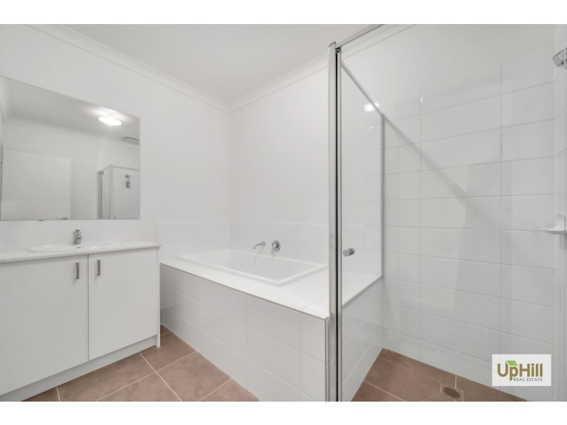 4/18 Bayview road, Officer VIC 3809