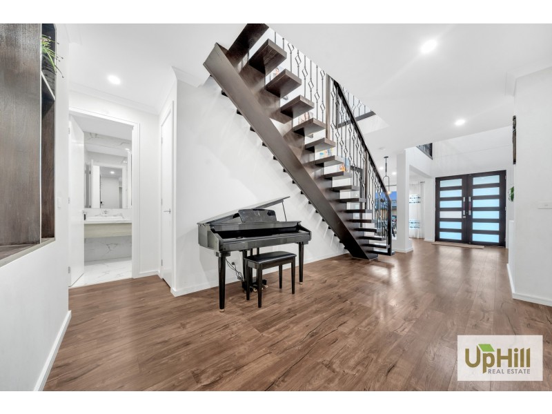 4 CARDEX ROAD, Clyde North VIC 3978