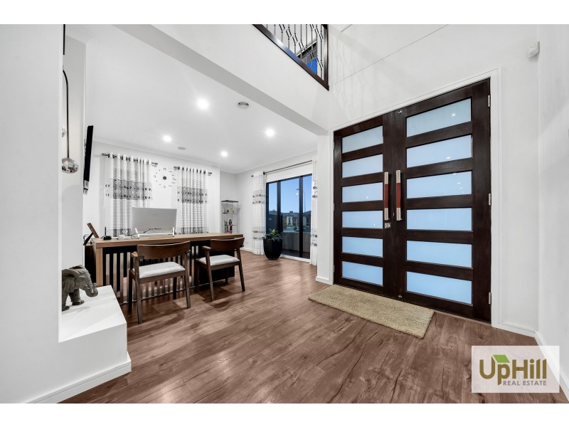 4 CARDEX ROAD, Clyde North VIC 3978