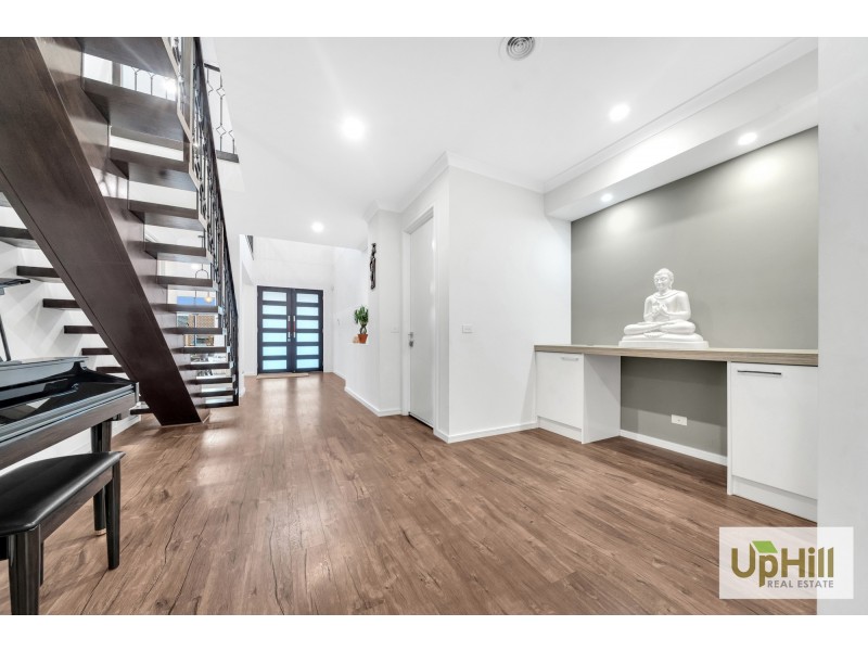 4 CARDEX ROAD, Clyde North VIC 3978