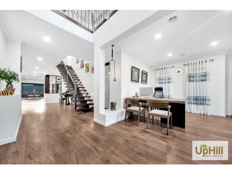 4 CARDEX ROAD, Clyde North VIC 3978