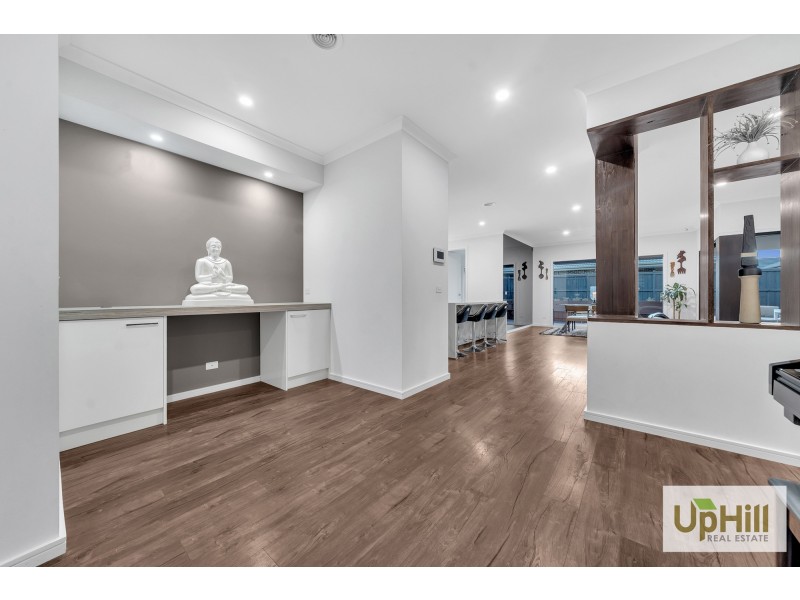 4 CARDEX ROAD, Clyde North VIC 3978