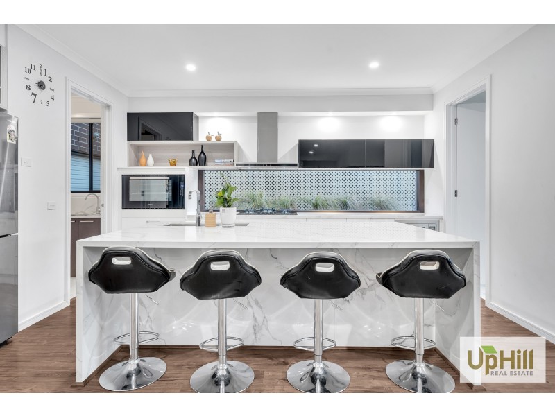 4 CARDEX ROAD, Clyde North VIC 3978