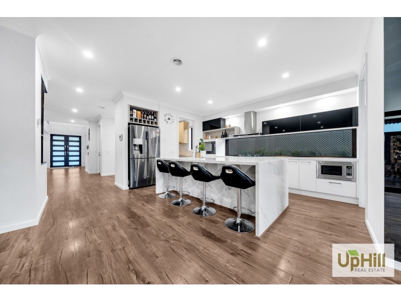 4 CARDEX ROAD, Clyde North VIC 3978