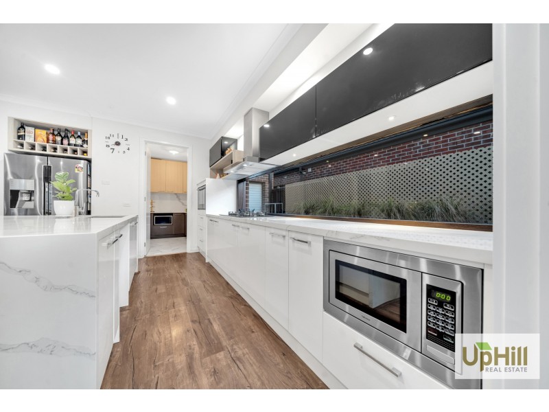 4 CARDEX ROAD, Clyde North VIC 3978