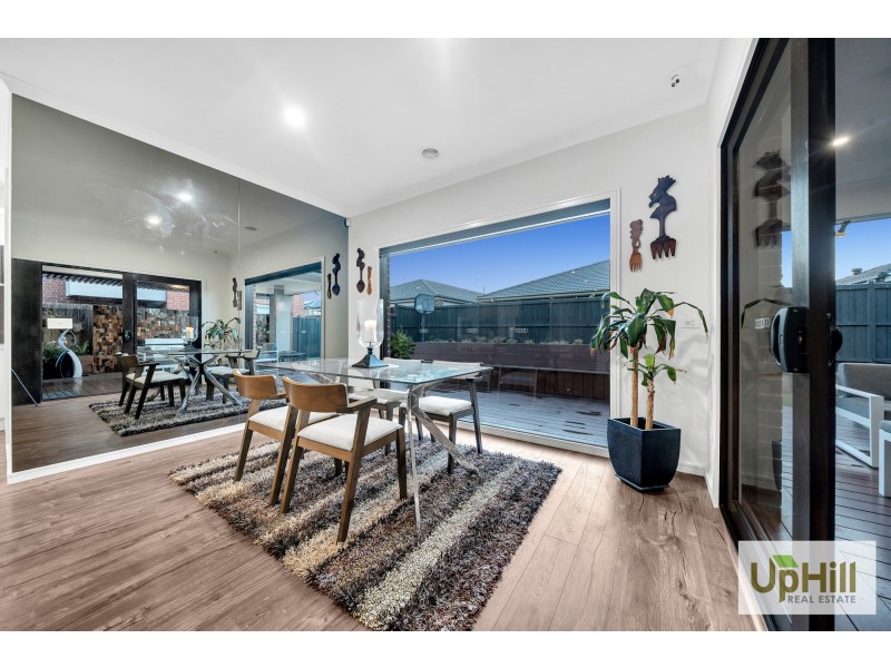 4 CARDEX ROAD, Clyde North VIC 3978