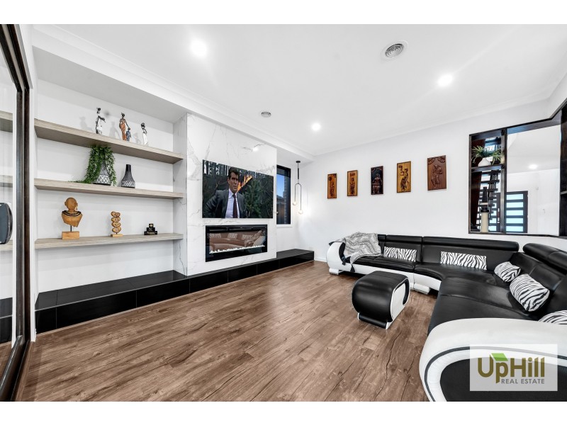 4 CARDEX ROAD, Clyde North VIC 3978