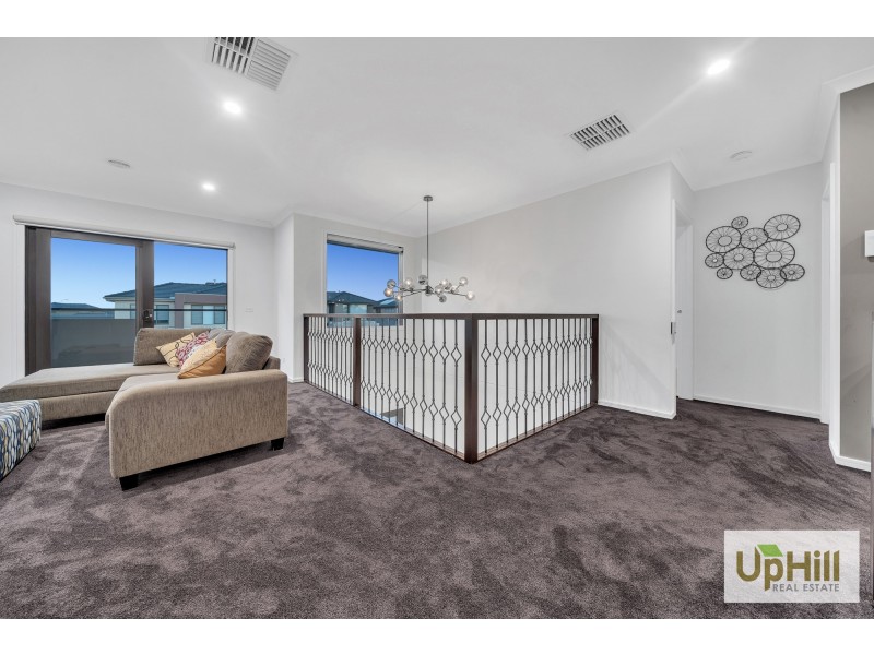 4 CARDEX ROAD, Clyde North VIC 3978