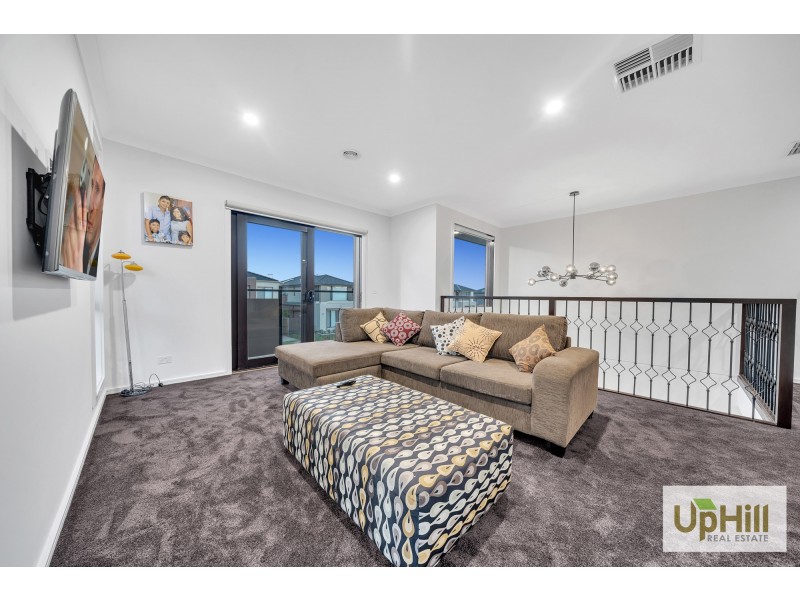 4 CARDEX ROAD, Clyde North VIC 3978