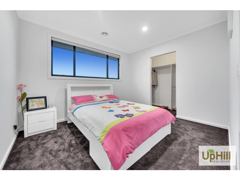 4 CARDEX ROAD, Clyde North VIC 3978