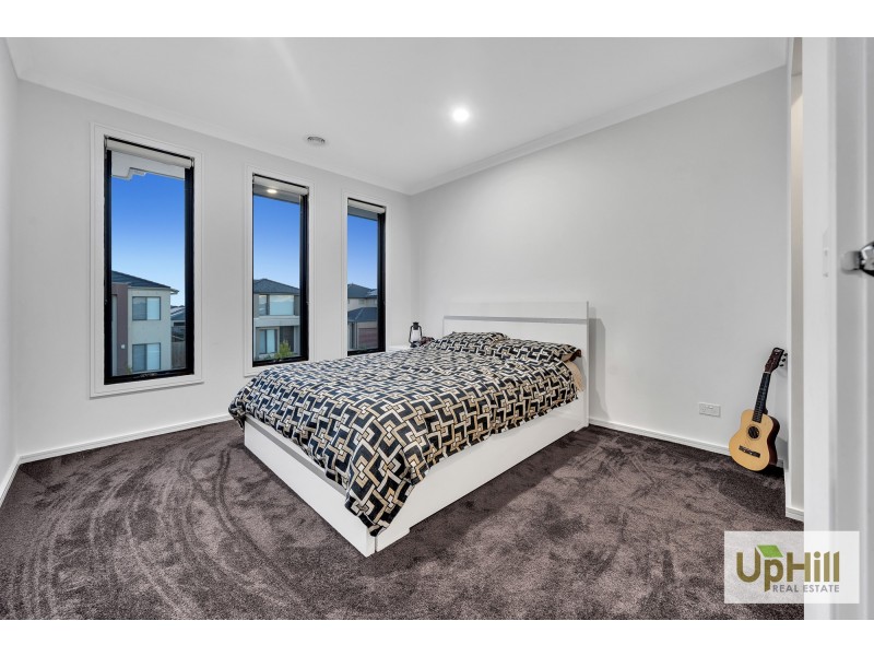 4 CARDEX ROAD, Clyde North VIC 3978