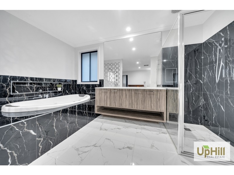 4 CARDEX ROAD, Clyde North VIC 3978