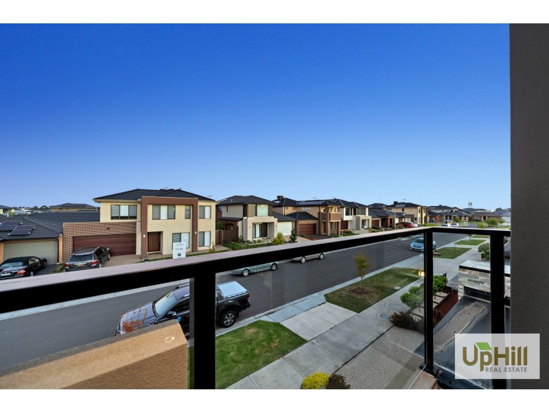 4 CARDEX ROAD, Clyde North VIC 3978