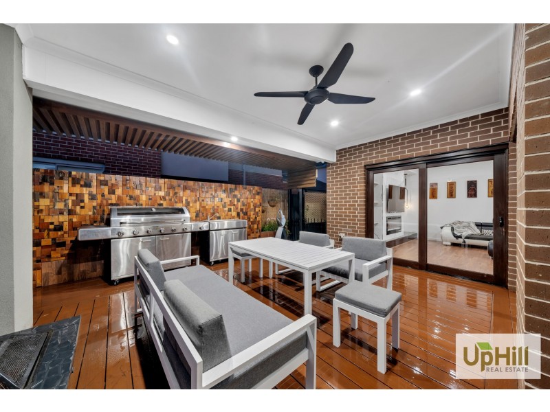 4 CARDEX ROAD, Clyde North VIC 3978