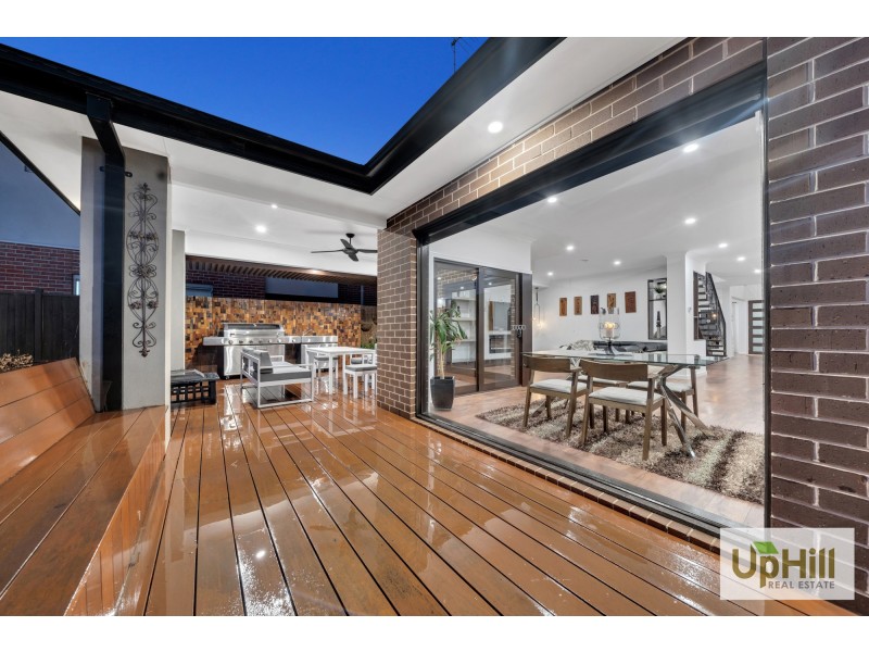 4 CARDEX ROAD, Clyde North VIC 3978