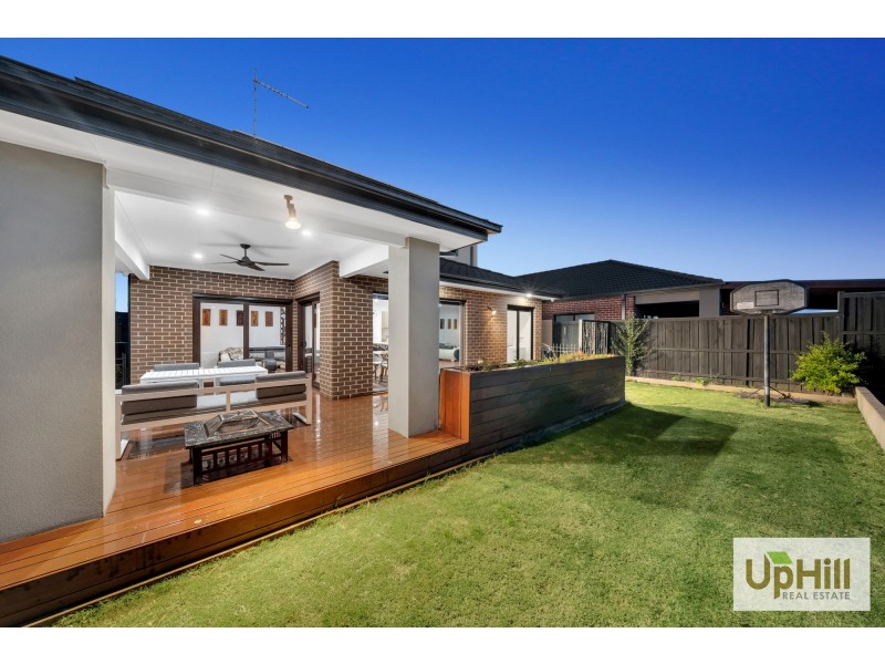 4 CARDEX ROAD, Clyde North VIC 3978