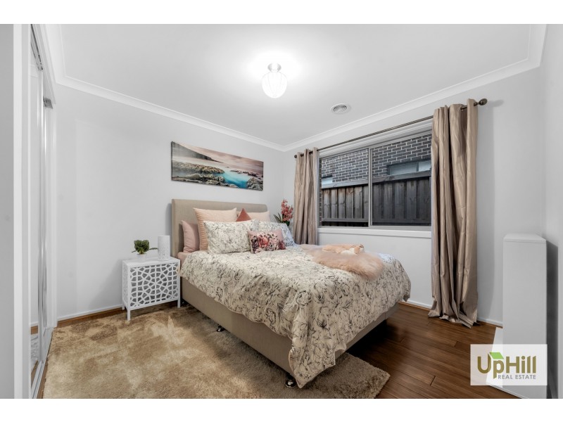 15 EVERARD AVENUE, Clyde North VIC 3978