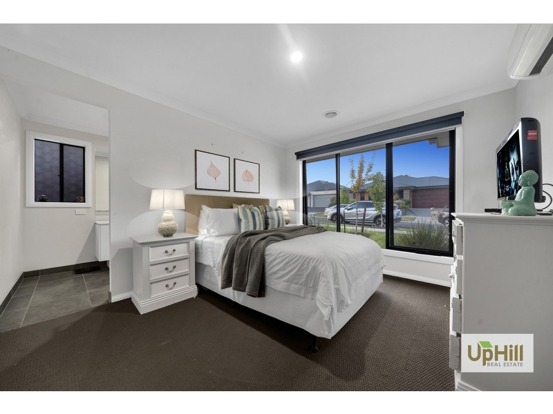 11 Bickleighvale Drive, Officer VIC 3809