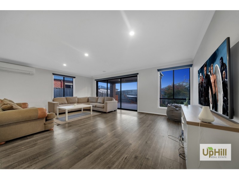 11 Bickleighvale Drive, Officer VIC 3809