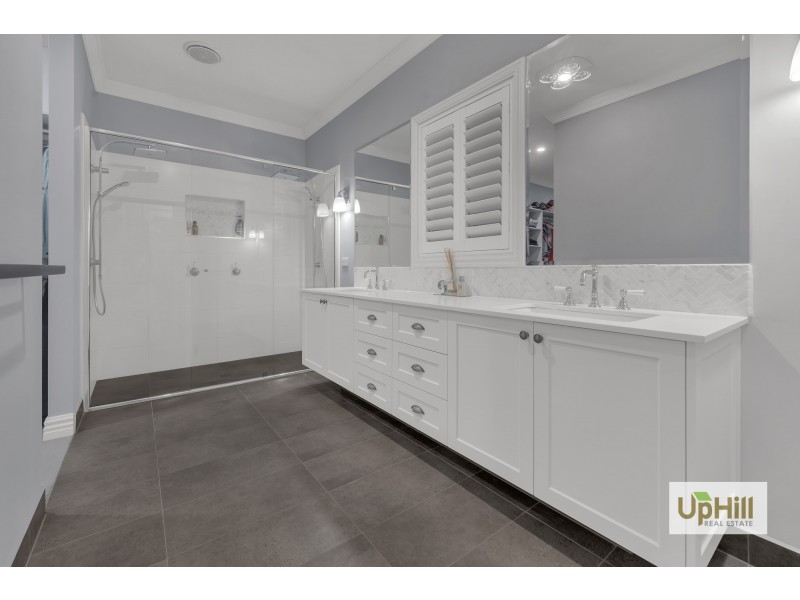 3 Pamplona Way, Clyde North VIC 3978