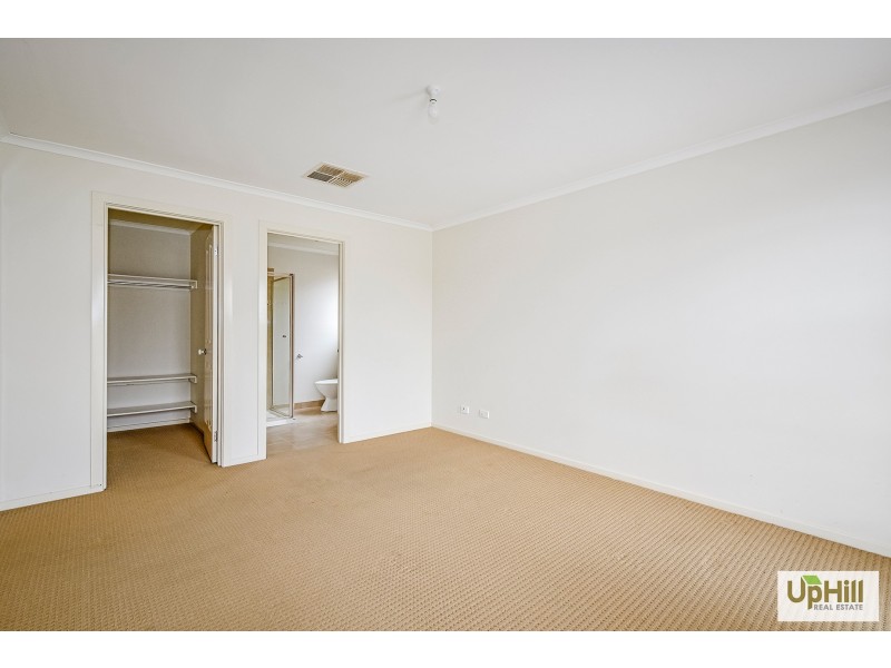 18 Bellbrae Crescent, Cranbourne West VIC 3977