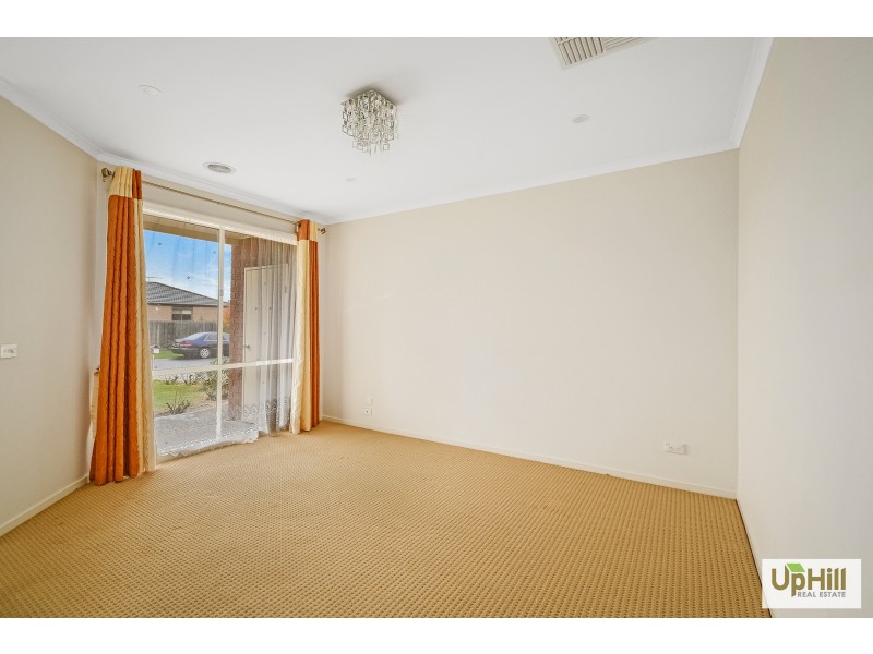 18 Bellbrae Crescent, Cranbourne West VIC 3977